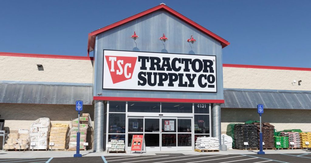 Tractor Supply Hours Image